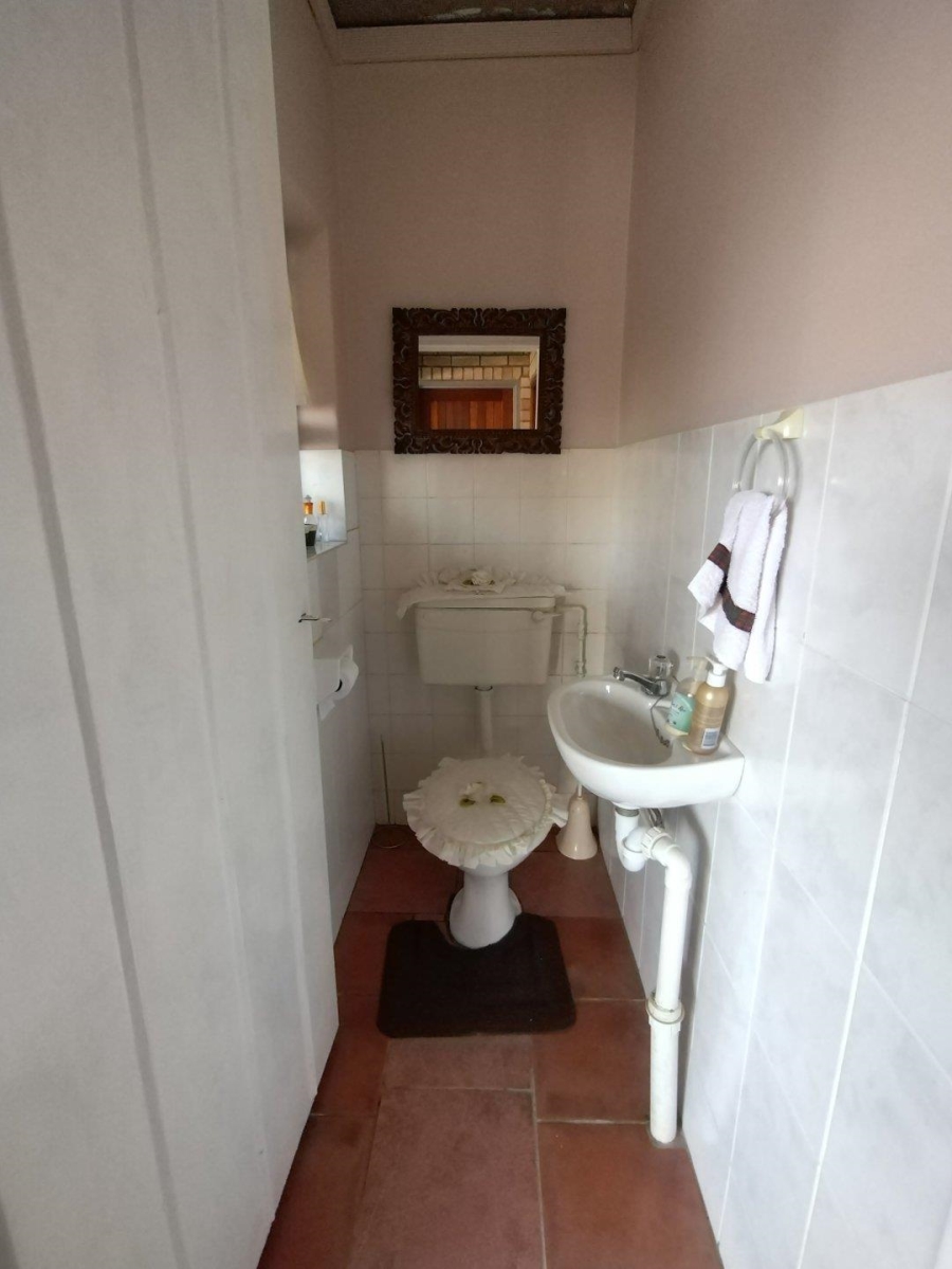 5 Bedroom Property for Sale in Wavecrest Eastern Cape